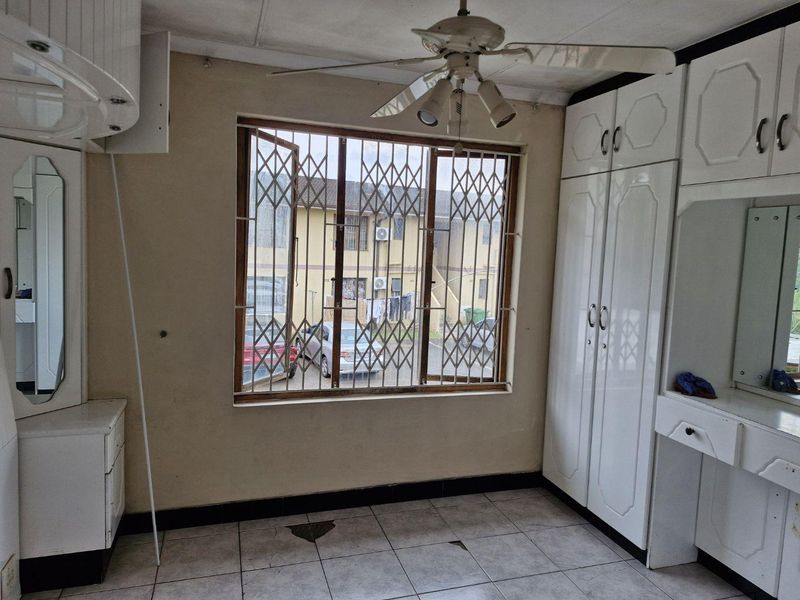 🏡 3-Bedroom First-Floor Apartment to Rent in Phoenix – Secure Complex with Pool - Photo 9