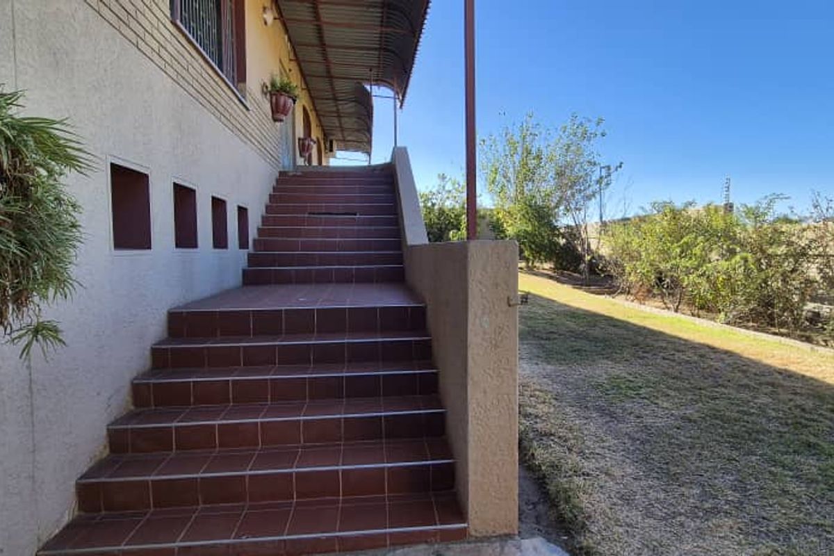 Spacious Family Home for Sale in the Central of Okahandja! - Photo 2