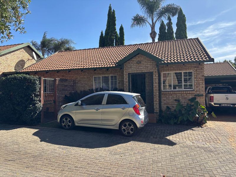 Secure 2 Bedroom Townhouse in Die Wilders For Sale - Photo 2