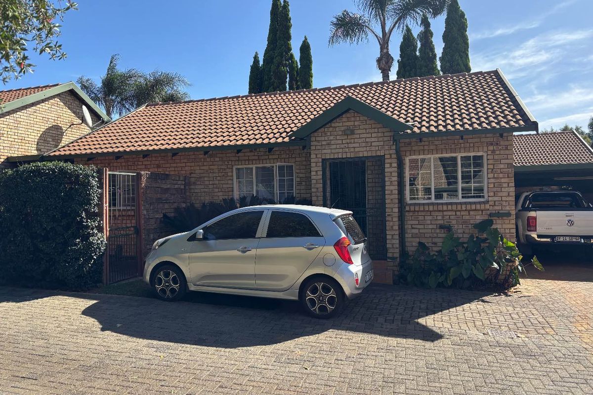 Secure 2 Bedroom Townhouse in Die Wilders For Sale - Photo 2