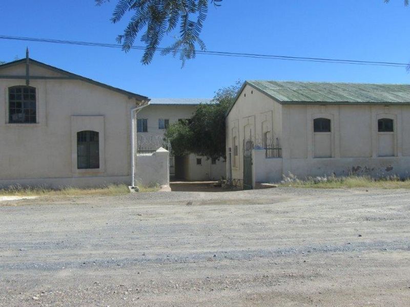 Property in prime Position in the heart of Karibib for Investors - Photo 7