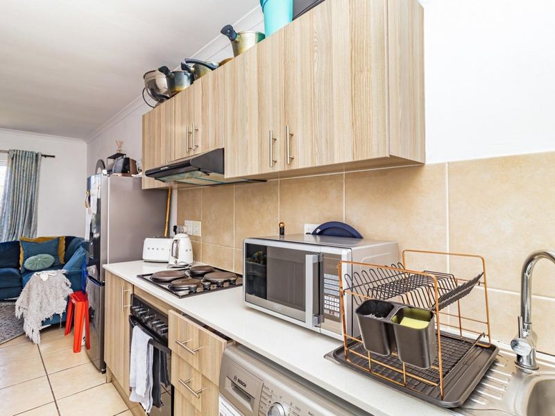 Top-Floor Gem: A Bright and Modern Investment Opportunity! - Photo 9