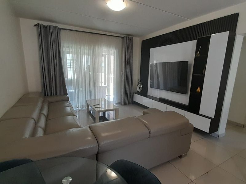 Stunning ground floor townhouse in pomona - Photo 9