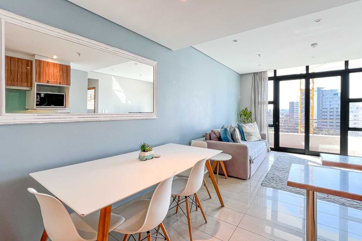 2 BEDROOM | 2 BATHROOM APARTMENT - Photo 4