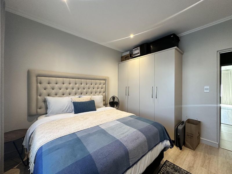 VERY PRIVATE AND MODERN 2 BEDROOM GROUND FLOOR UNIT IN BRYANSTON FOR RENT!! - Photo 10