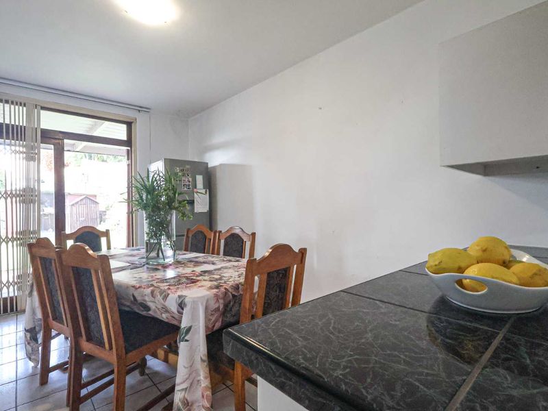 PRICED TO SELL – Pet-Friendly 3 Bedroom Duplex with Flat Garden! - Photo 6