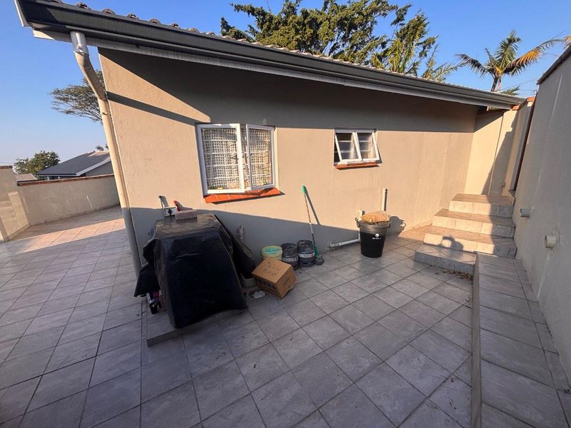 2 Bedroom Townhouse for Rent in Kloof - Photo 8