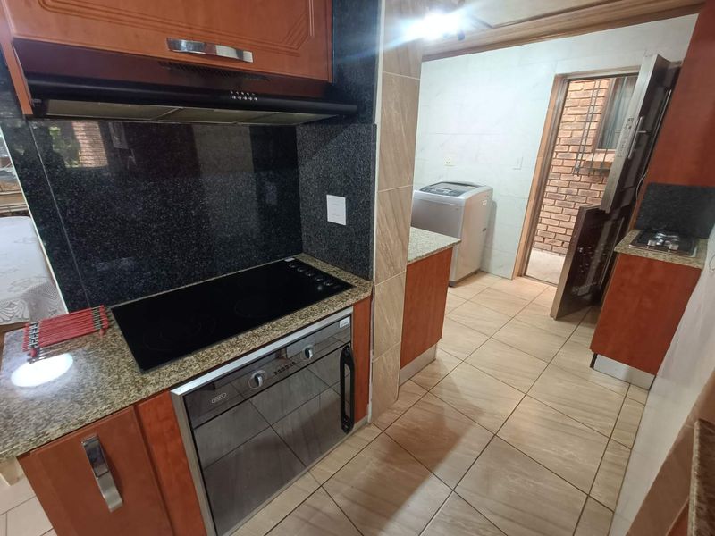 BEAUTIFUL FAMILY HOUSE FOR SALE IN THE REEDS!!!! - Photo 4