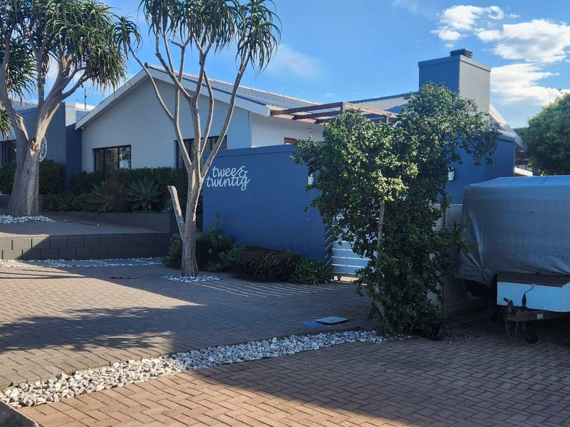 A CHEERFUL CENTRE FOR EVERYDAY FAMILY LIVING - Photo 3