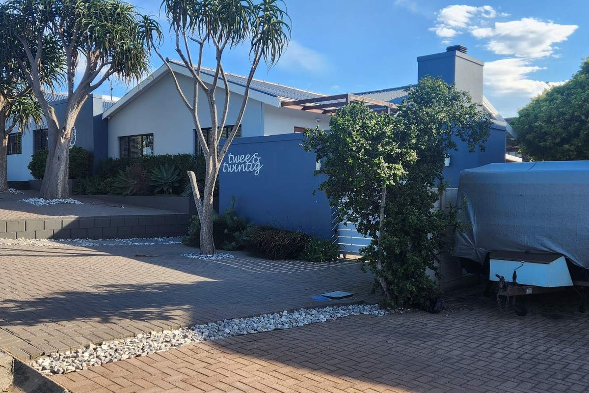 A CHEERFUL CENTRE FOR EVERYDAY FAMILY LIVING - Photo 3