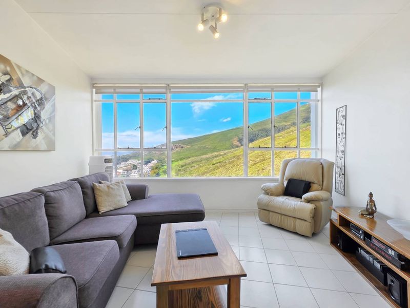 Elevated Living with Spectacular Views. A block packed with lifestyle convenience - Photo 3