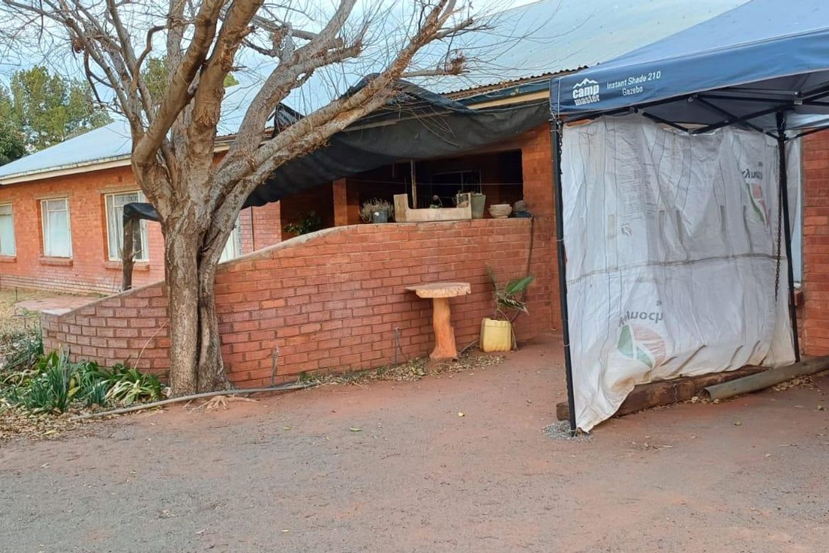 Country living at it's best - Photo 3