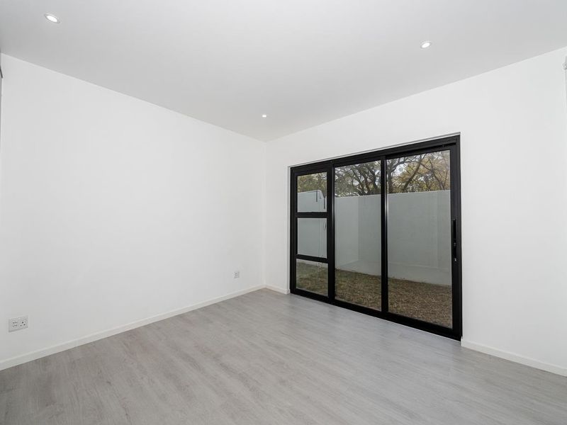GORGEOUS SPACIOUS 3 BEDROOM HOME FOR SALE IN BRYANSTON - Photo 8