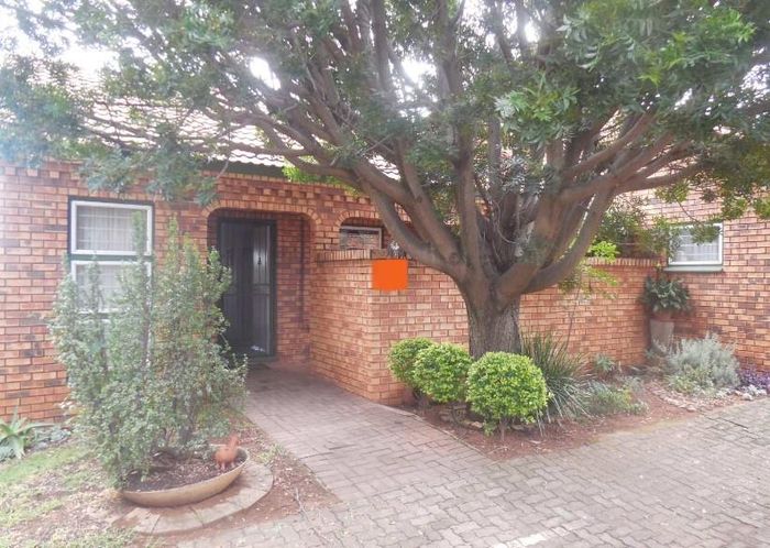 Property #2373946, Townhouse For Sale in Wapadrand