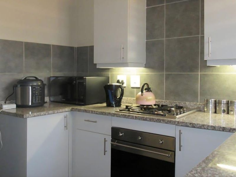 Modern Living: 3 Beds, 2 Baths, Balcony & Parking! - Photo 4