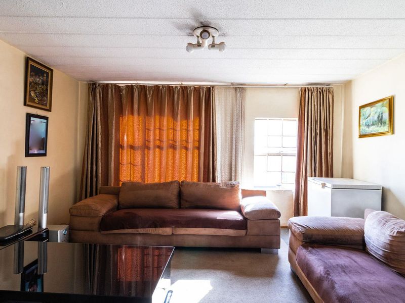 Kemptonian Comfort: Spacious 2-Bedroom Awaits - Photo 3