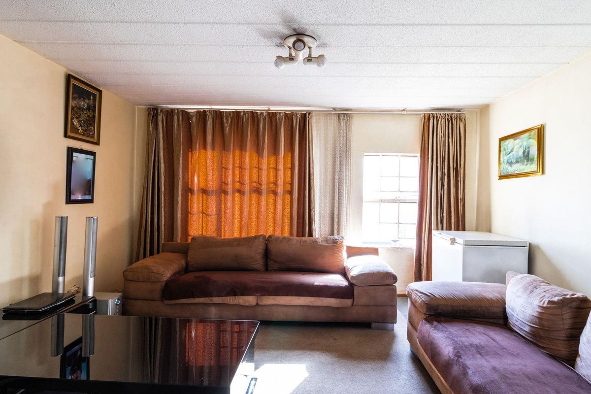 Kemptonian Comfort: Spacious 2-Bedroom Awaits - Photo 3