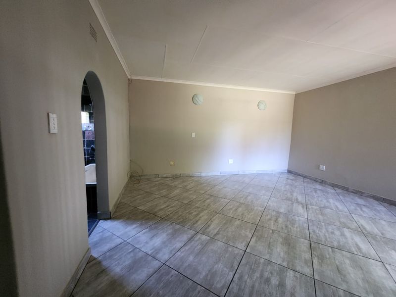 Family home with 1 bed flatlet for rent in Northmead, Benoni - Photo 4