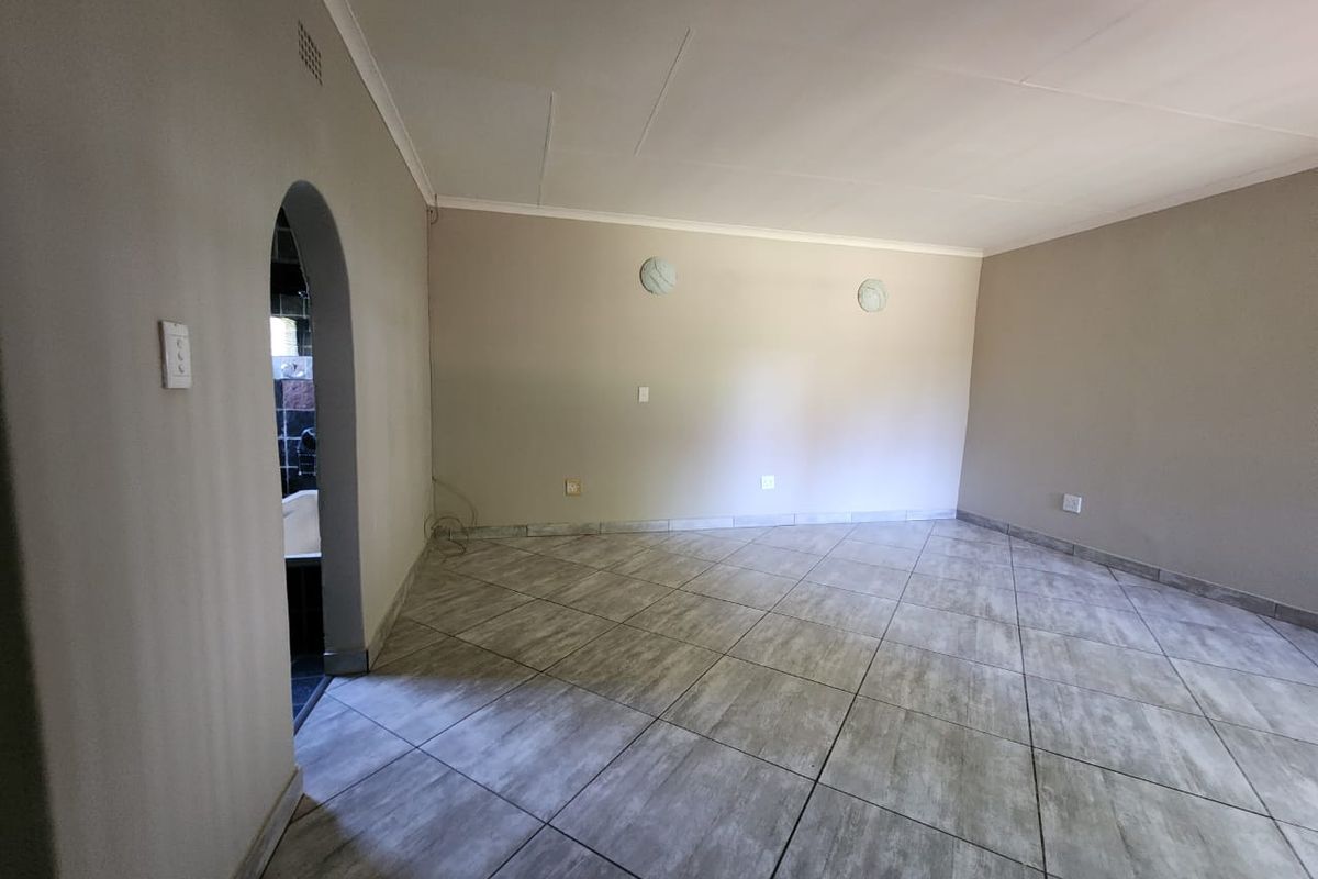 Family home with 1 bed flatlet for rent in Northmead, Benoni - Photo 4