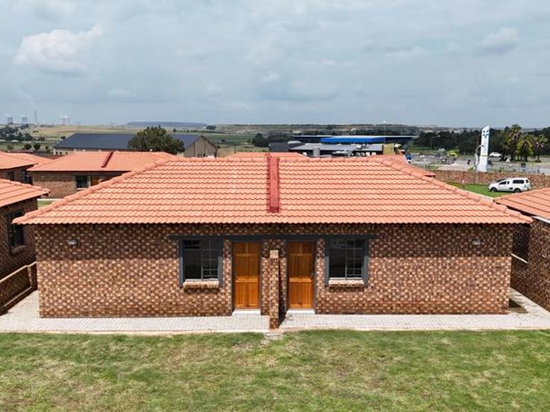 24 FULL TITLE MODERN 2-BEDROOM SIMPLEX UNITS AVAILABLE - Photo 2