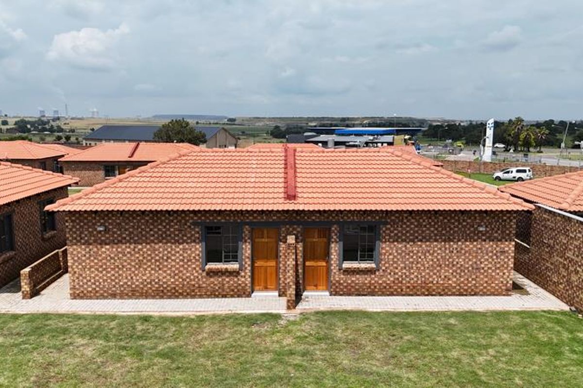 24 FULL TITLE MODERN 2-BEDROOM SIMPLEX UNITS AVAILABLE - Photo 2