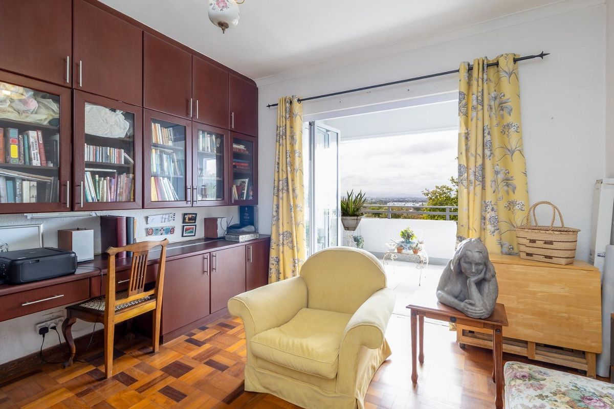 Spacious 2 Bedroom Apartment in Kenilworth Upper - Photo 3