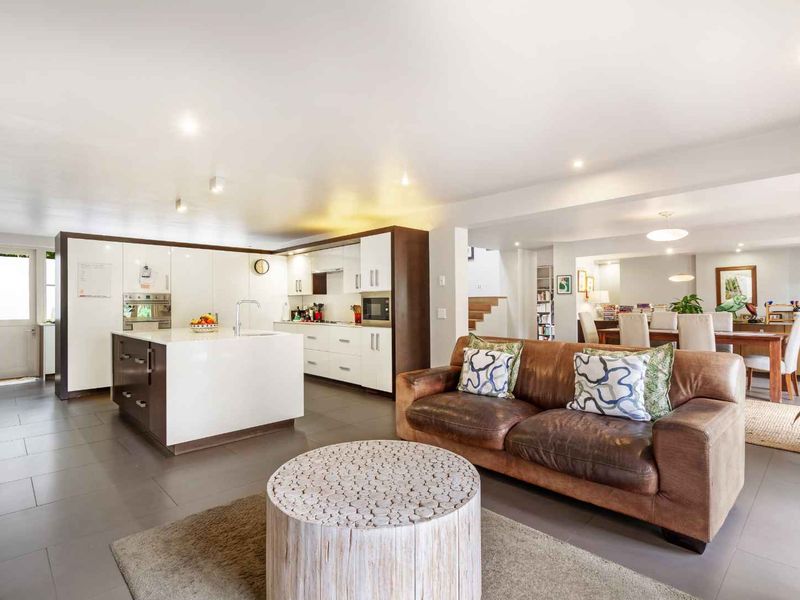 BEAUTIFUL 4 BED 4 BATH HOME FOR SALE IN FOURWAYS GARDENS - Photo 5