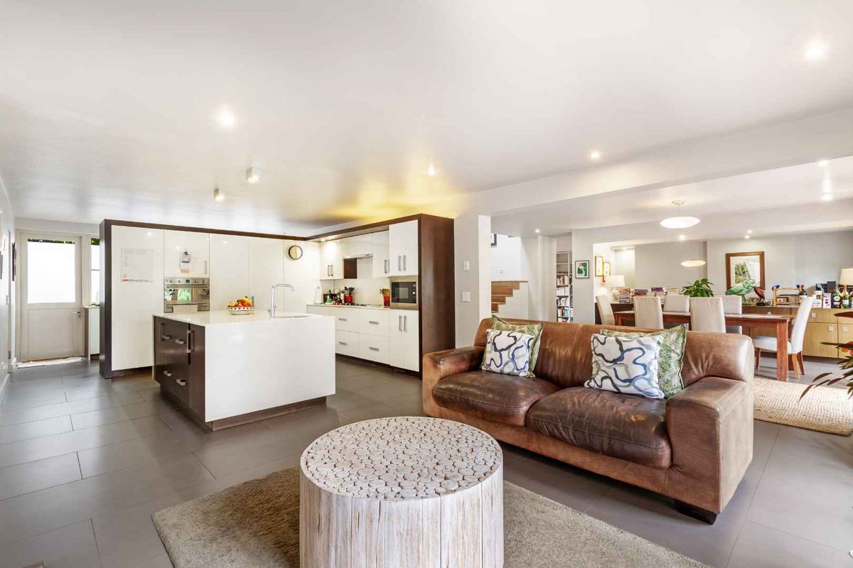 BEAUTIFUL 4 BED 4 BATH HOME FOR SALE IN FOURWAYS GARDENS - Photo 5