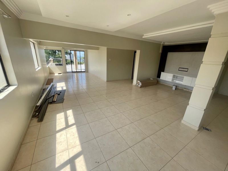 Hendra - Spacious 3-Bedroom Apartment with Sea Views in Umhlanga - Photo 6