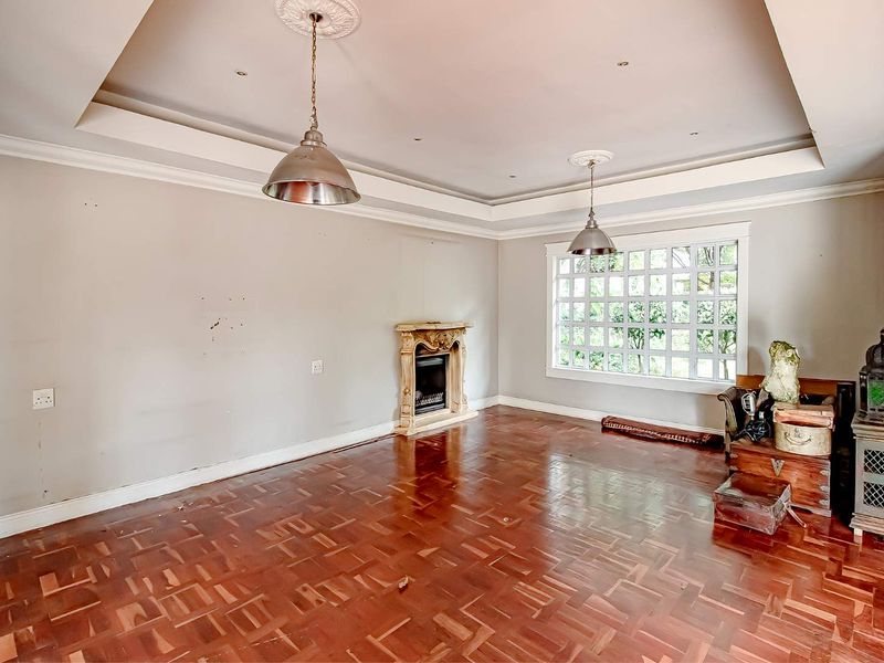 A home with wonderful spaces and a borehole!!!! - Photo 3