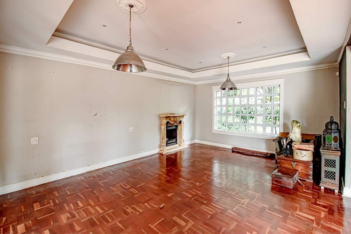 A home with wonderful spaces and a borehole!!!! - Photo 3