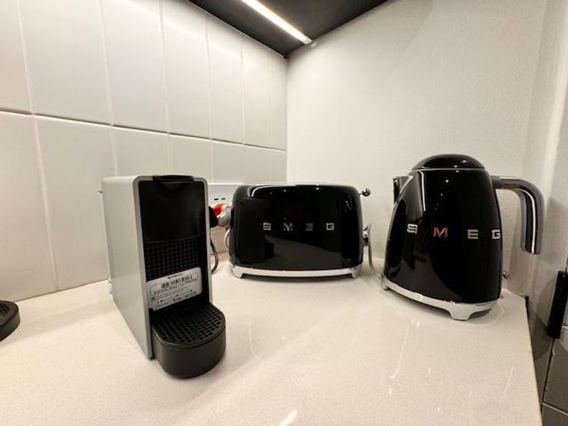 Modern Studio in Station House - Photo 8