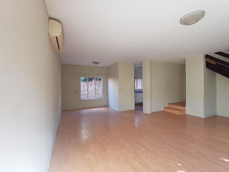 Charming Duplex Living in Sought-After Bromhof – Perfect for Families - Photo 6