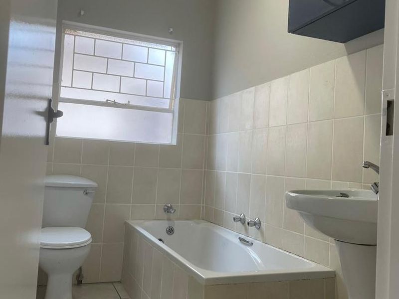 Stunning apartment with 2 beds and 2 bathrooms To Let in Little Falls - Photo 6