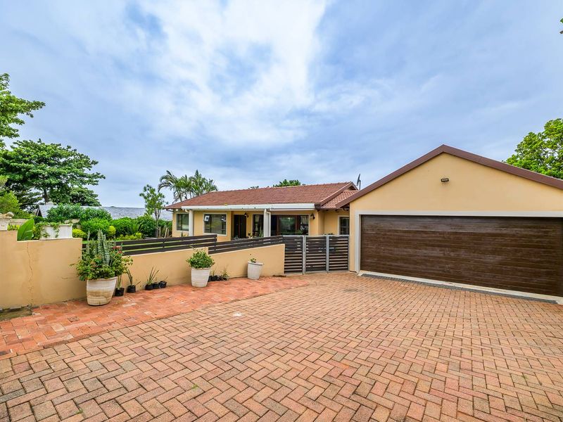 HENDRA - MUCH LOVED FAMILY HOME ON DEAD FLAT LAND WITH 2 BEDROOM COTTAGE - Photo 4