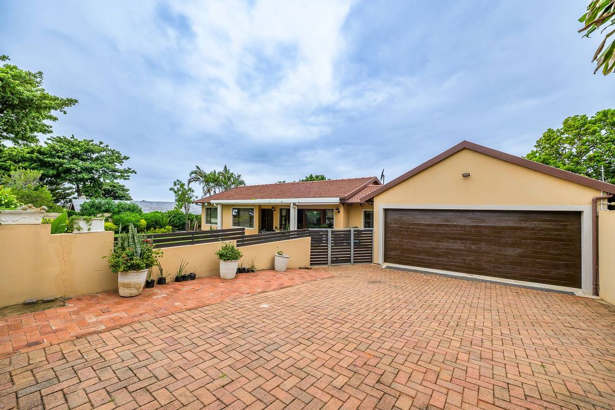 HENDRA - MUCH LOVED FAMILY HOME ON DEAD FLAT LAND WITH 2 BEDROOM COTTAGE - Photo 4