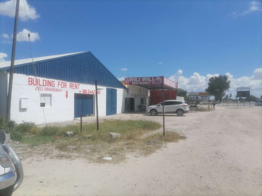 Outside & Surrounding Area