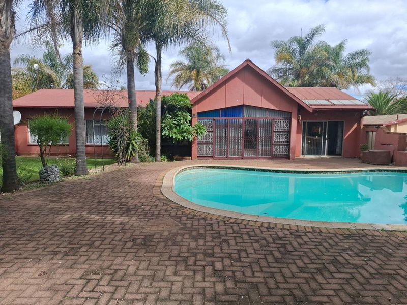 Packed with potential - priced to sell fast! - Photo 1