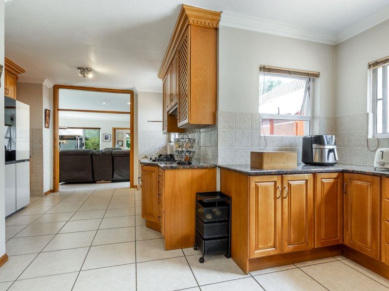 4 Bedroom House for Sale in Dainfern Golf Estate - Photo 9