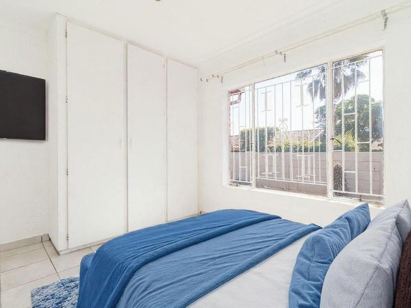 Light-Filled Lock-Up-and-Go Home in Sought-After Radiokop - Photo 10