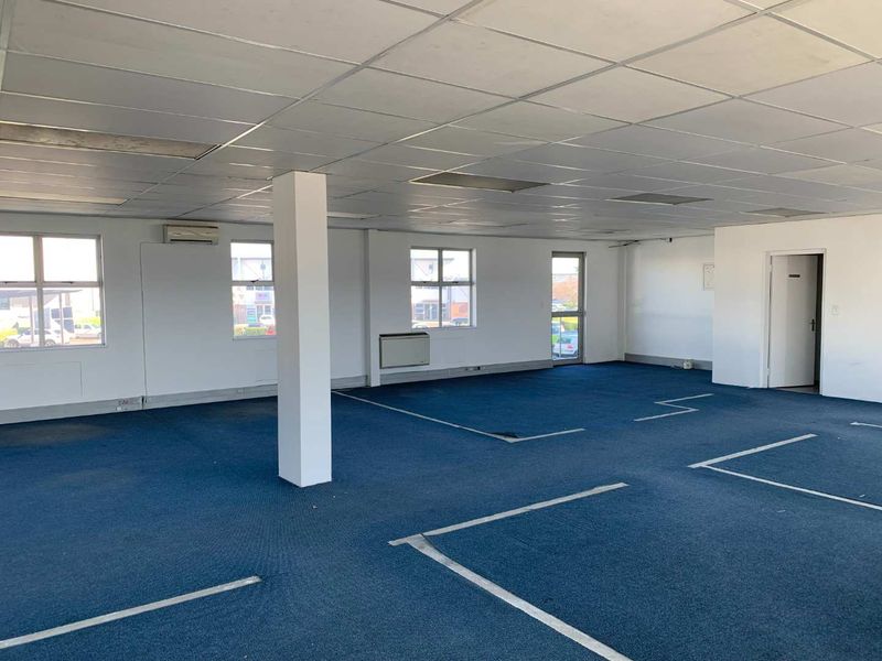 Offices in 24 hour security complex - Photo 7