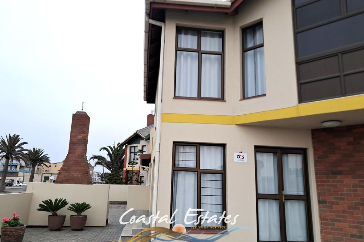 Charming 4-Bedroom Townhouse in Central Swakopmund - Photo 3