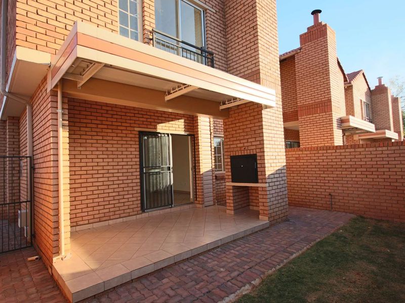 Perfect 3-Bedroom Duplex! - Photo 6