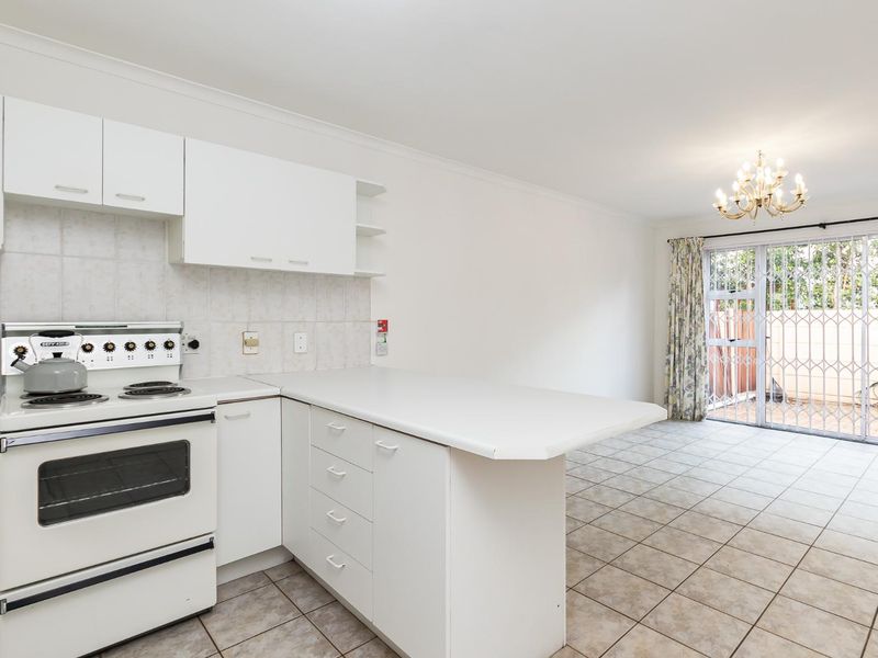 Charming One Bedroom Apartment with Entertainment Patio in Newlands / Rondebosch Village - Photo 7