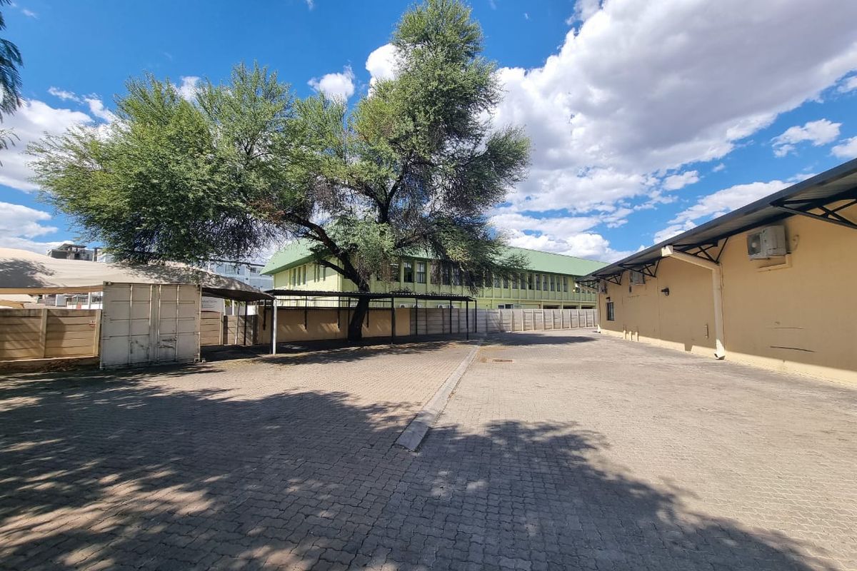 Versatile Industrial Building with corporate identity - Photo 5