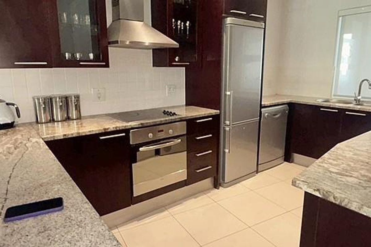 BEAUTIFUL 3 BED FULLY FURNISHED APARTMENT BENMORE - Photo 5