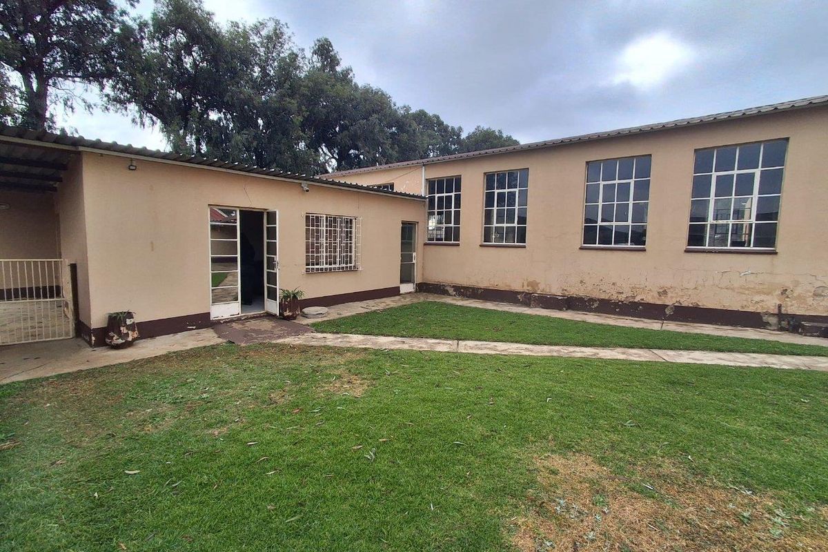 Ideally Located Smallholding at an Exceptional Price – Business Rights Included - Photo 3