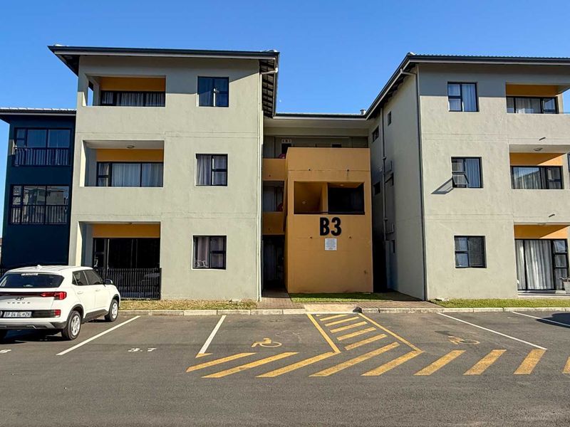 One bedroom Furnished Apartment - Photo 2