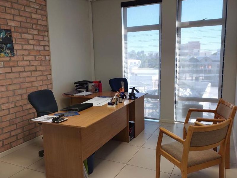 Spacious Offices & Boardroom in Prime Location Southern Industrial - Photo 2