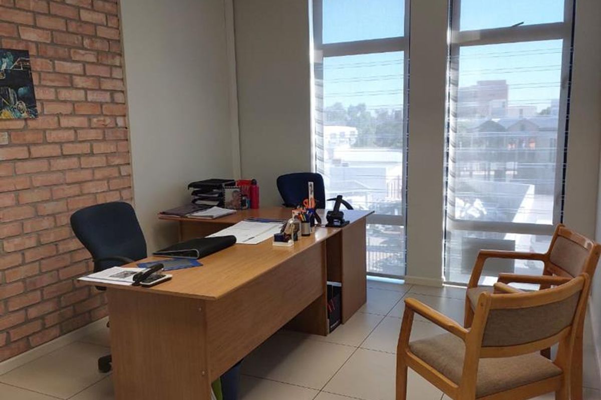 Spacious Offices & Boardroom in Prime Location Southern Industrial - Photo 2